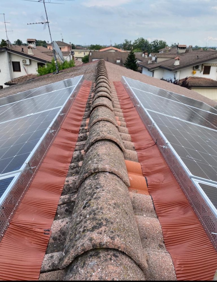 Dissuasori antivolatile installati su una copertura
